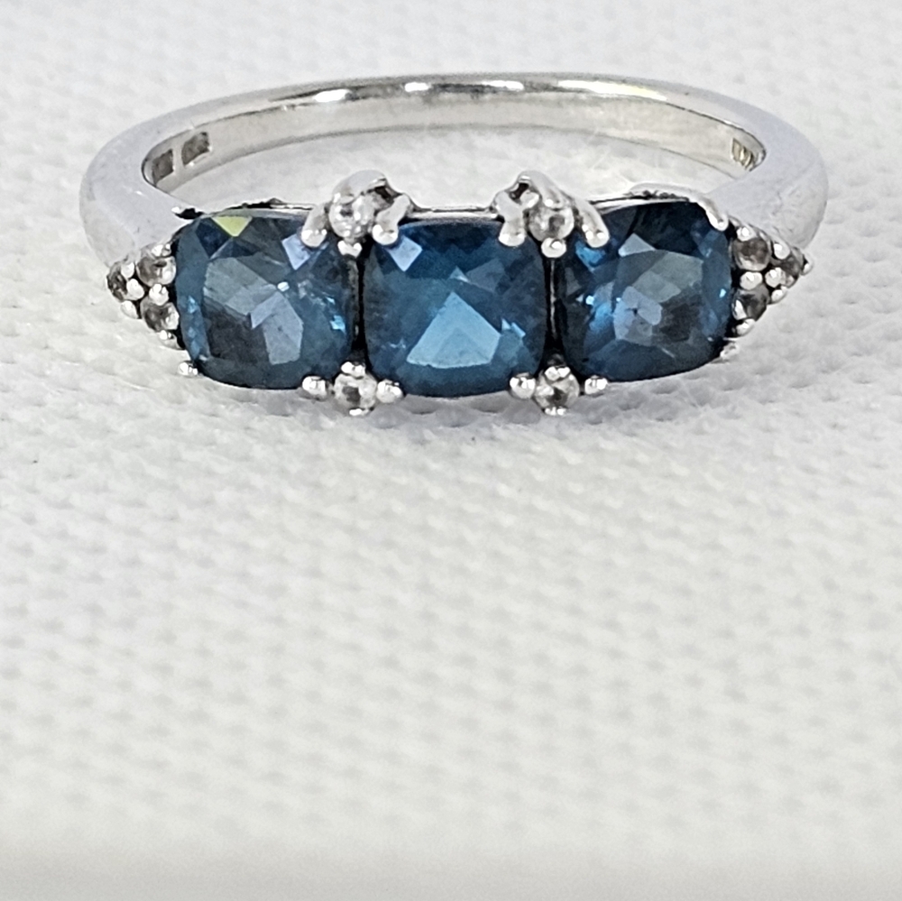 Genuine London Blue Topaz Ring 💍 in Sterling Silver Size 7! 💙 - Picture 3 of 10